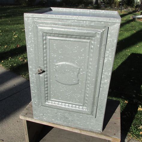 Vintage Galvanized Rustic Farmhouse Metal Pie Cake Safe 